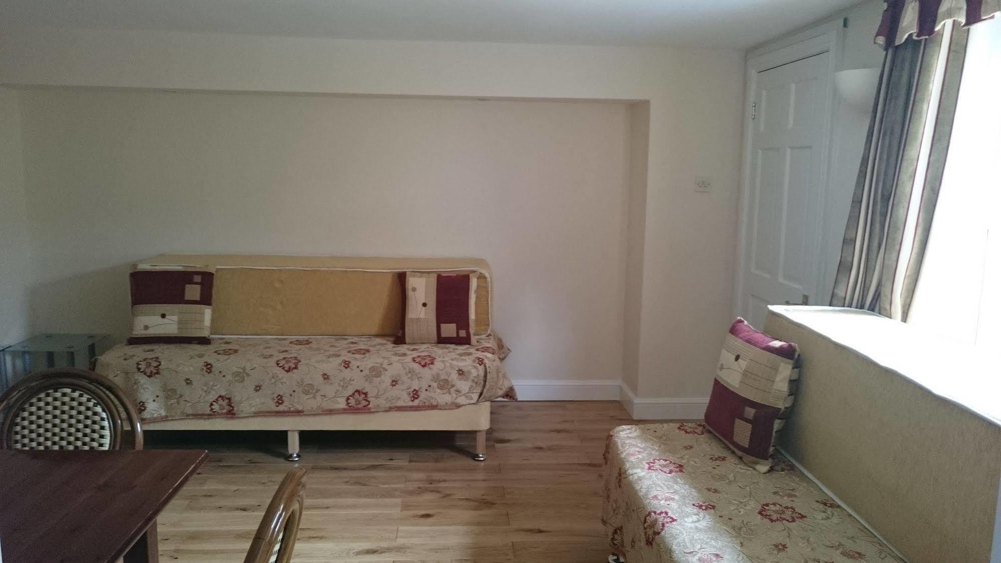 Mayville House Apartment Челтнем Екстер'єр фото